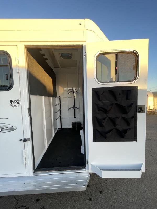 2023 Trails West Royale Plus 2 Horse Warmblood Trailer Horse Trailers