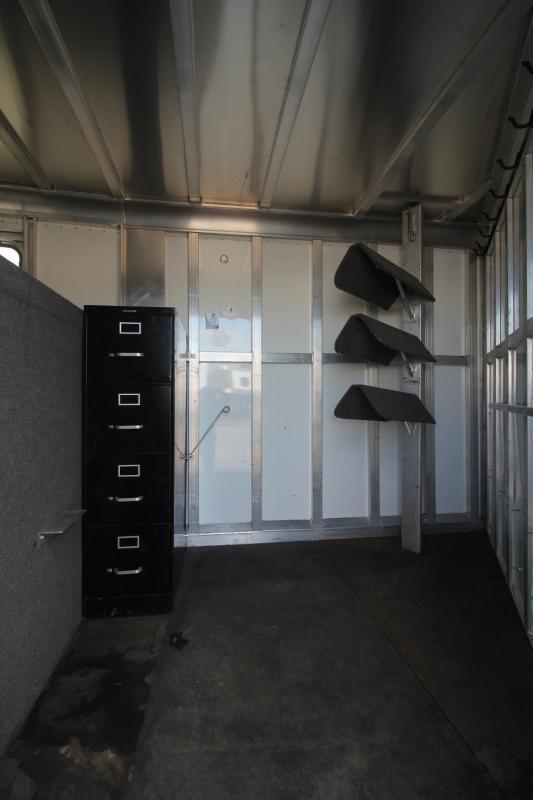 2003 Sooner SE 318 Gooseneck 3 Horse Trailer Large Dressing Room