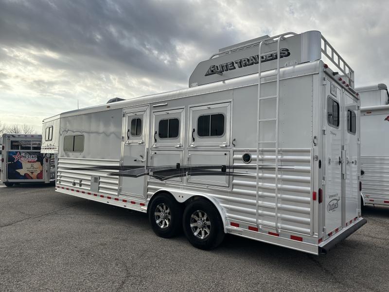 2022 Elite Trailers 3H 11' SW Horse Trailer Stephenville Trailers
