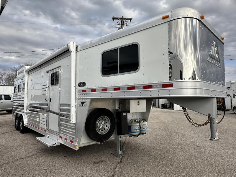 2022 Elite Trailers 3H 11' SW Horse Trailer Stephenville Trailers