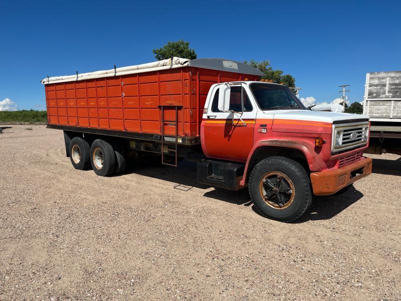 1980 GMC 6000 with 22' Grain Box Heavy Truck Bunkhouse Trailer Sales