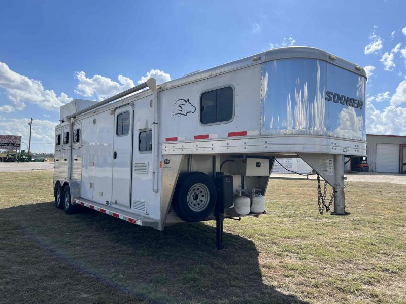 2014 Sooner 3 horse with 9 ft SW Horse Trailers and Living Quarter