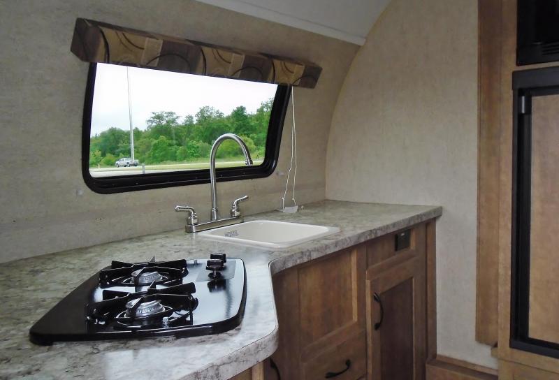 2017 StarCraft RV Satellite Travel Trailer RV 18DS RV and Camper