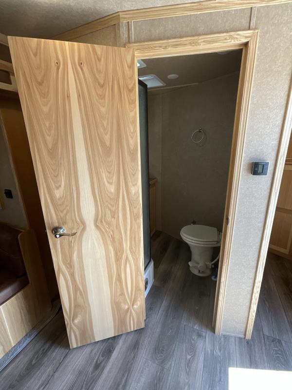 NEW 2024 Lakota Trailers C8415BB 4 Horse Charger LQ Horse Trailer With