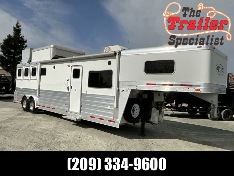 PreOwned 2008 4Star Trailers 4 horse 12ft Outlaw LQ Horse Trailer Living Quarter Trailers