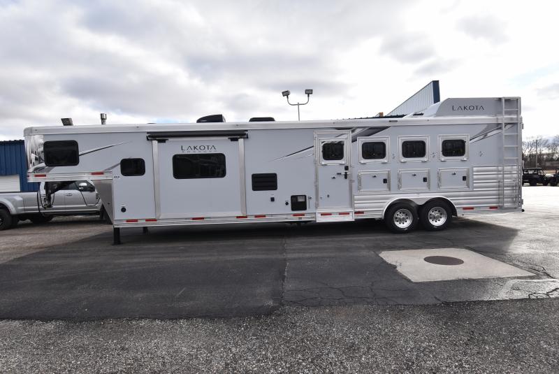 2023 Lakota 8415 SR Charger Horse Trailer KERLIN TRAILERS Horse