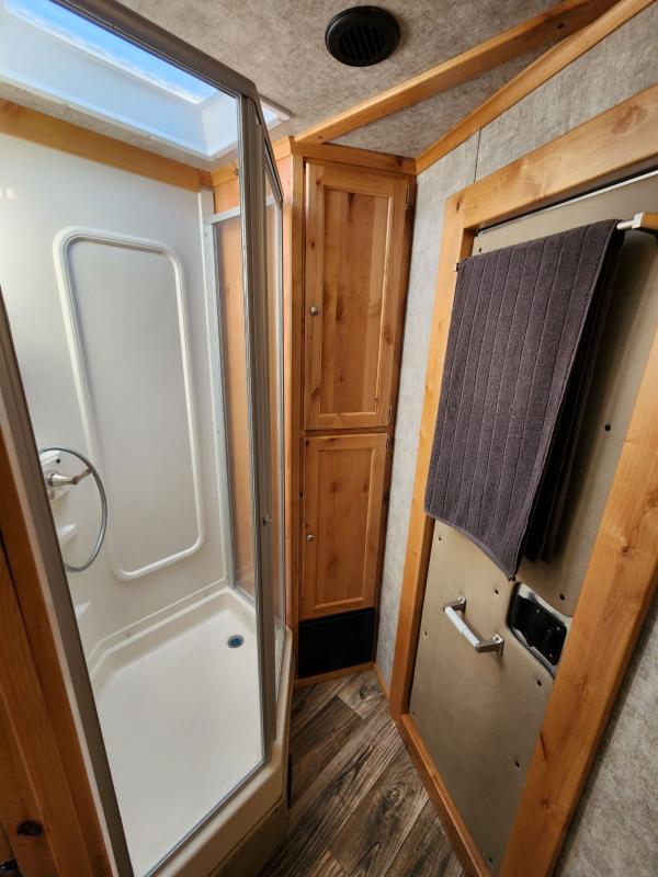 2023 Logan Coach 810 Limited Horse Trailer KERLIN TRAILERS Horse