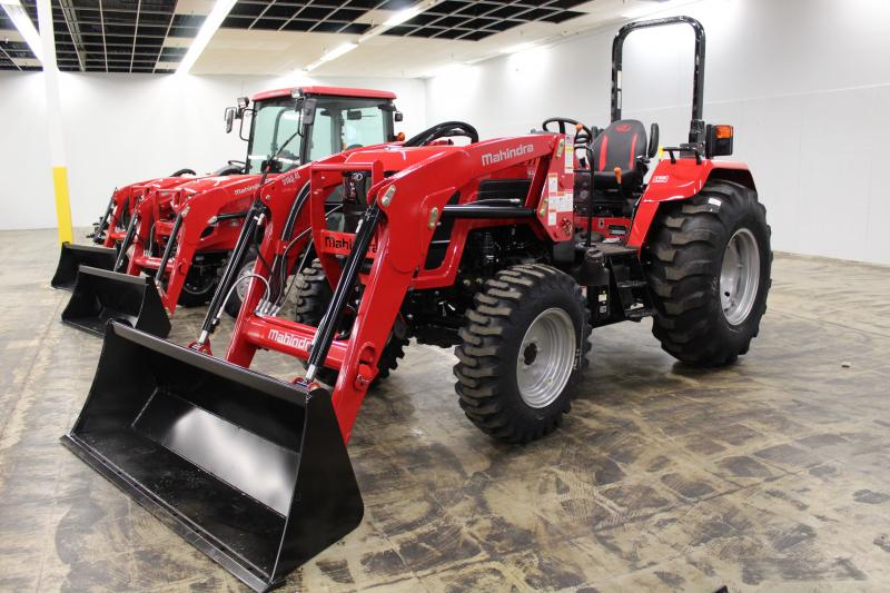 2021 Mahindra MAHINDRA 1635 SHUTTLE LOADER Tractor