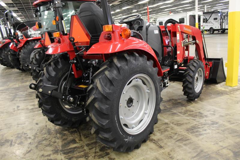 2021 Mahindra MAHINDRA 1635 SHUTTLE LOADER Tractor