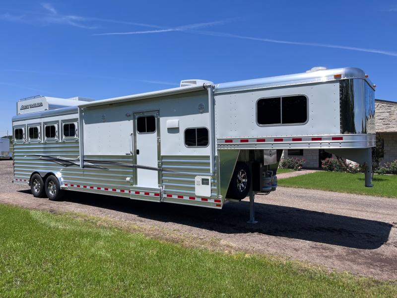 2024 Elite Trailers 4 Horse 10.8ft LQ with Generator Horse Trailer