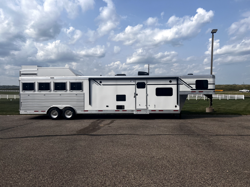 2024 SMC Horse Trailers 4H 15' LQ P8415SRK Horse Trailer Living