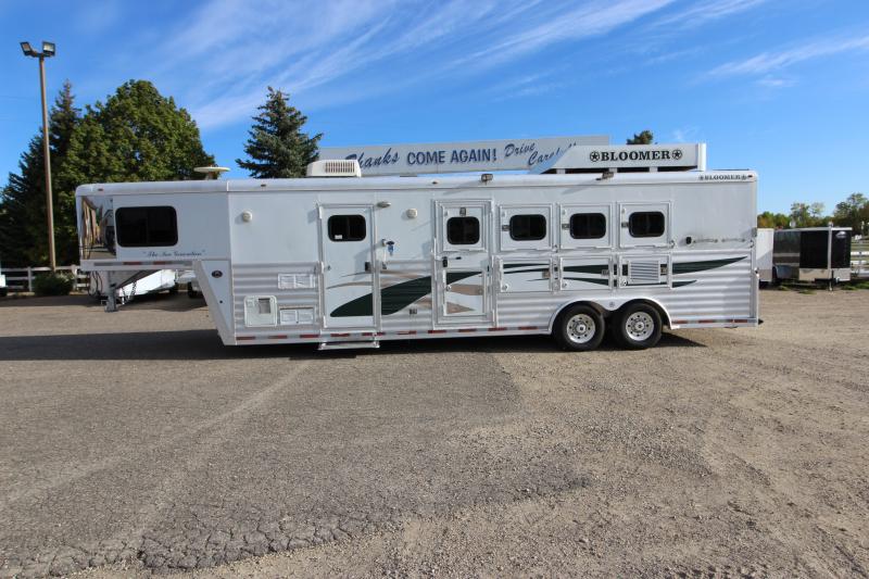 2004 Bloomer 4 HR LQ GN Horse Trailer Featherlite Horse and Livestock
