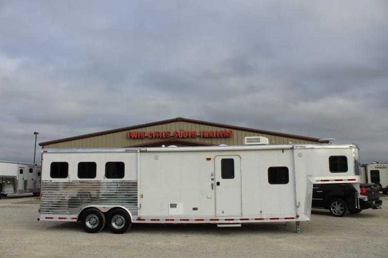 2006 Bison 3 horse slant gooseneck w/12'5" Living Quarter Utility