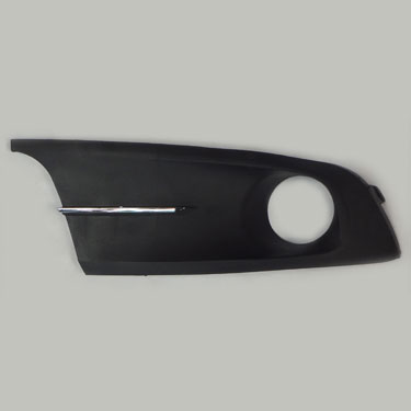 Grilla para Volkswagen Paragolpe / Parante / Capot Fox / Suran 2010 / 2014 Lat Parag P / Faro V / Crom izquierda