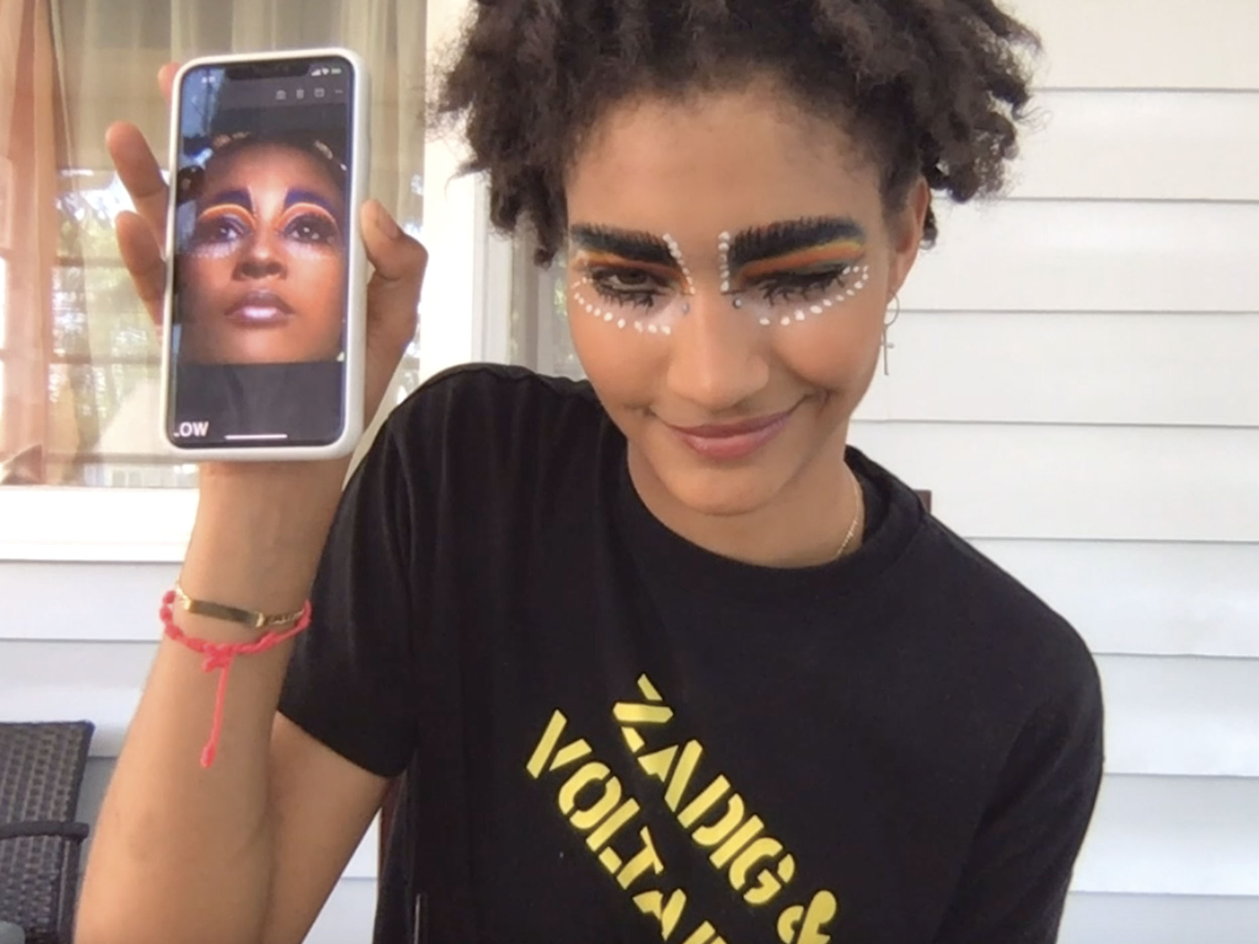 Anyelina Rosa recreates the psychedelic ’60s glam of Marsha Hunt