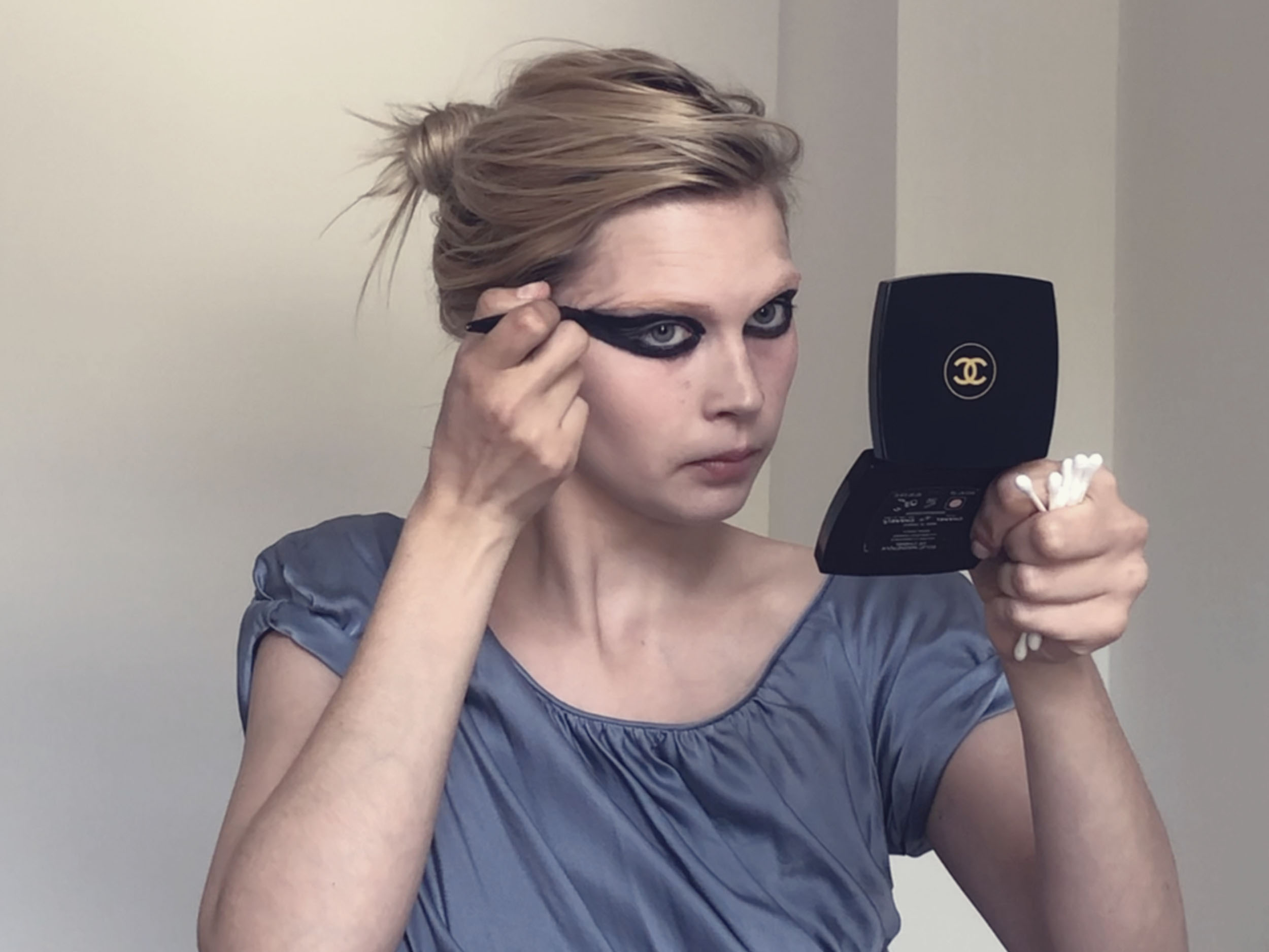 Jana Julius’s beauty tutorial is ’70s fetish shop perfection