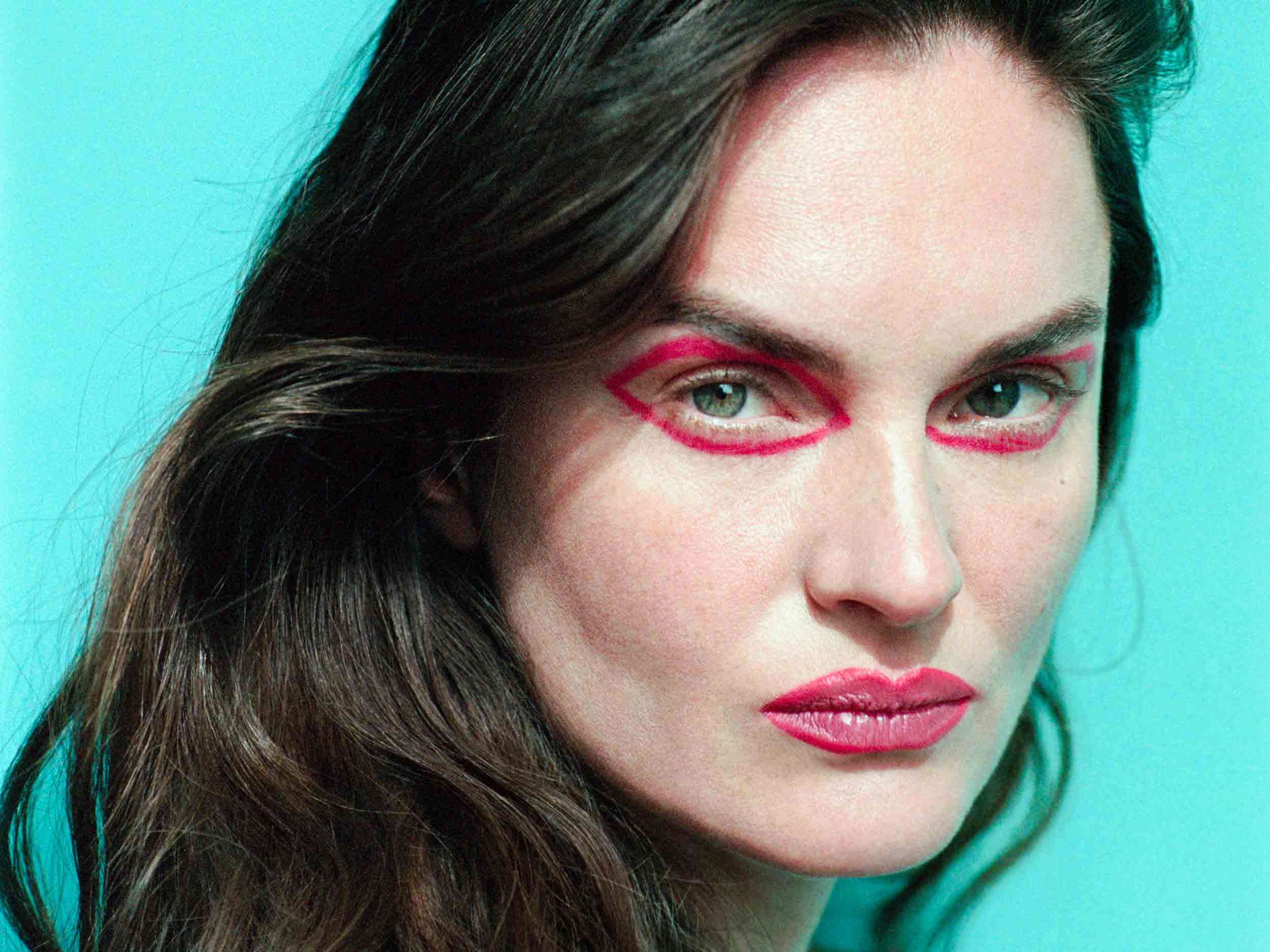 The world through rose-tinted eyeliner