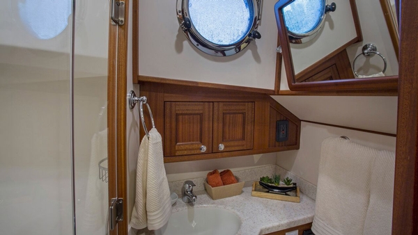 Nordic Tugs, Nordic tug 44, trawler, guest bath