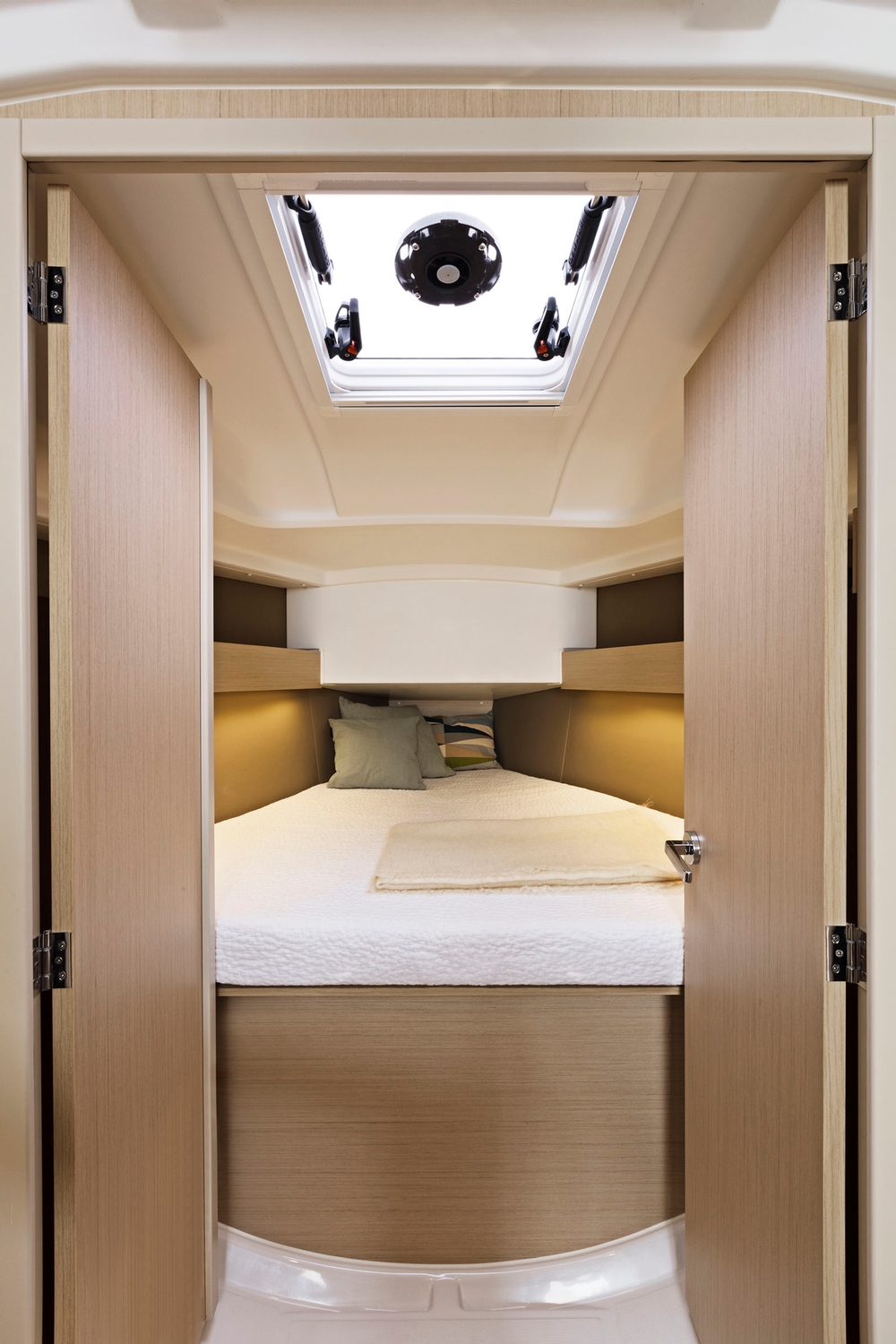beneteau, oceanis 30.1, sailboat, bedroom