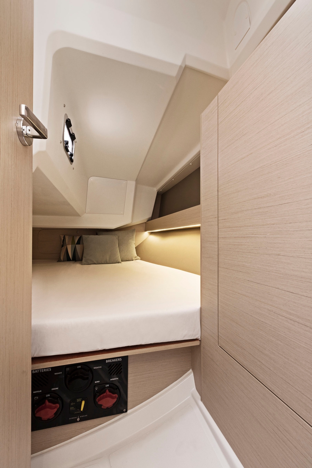 beneteau, oceanis 30.1, sailboat, bedroom