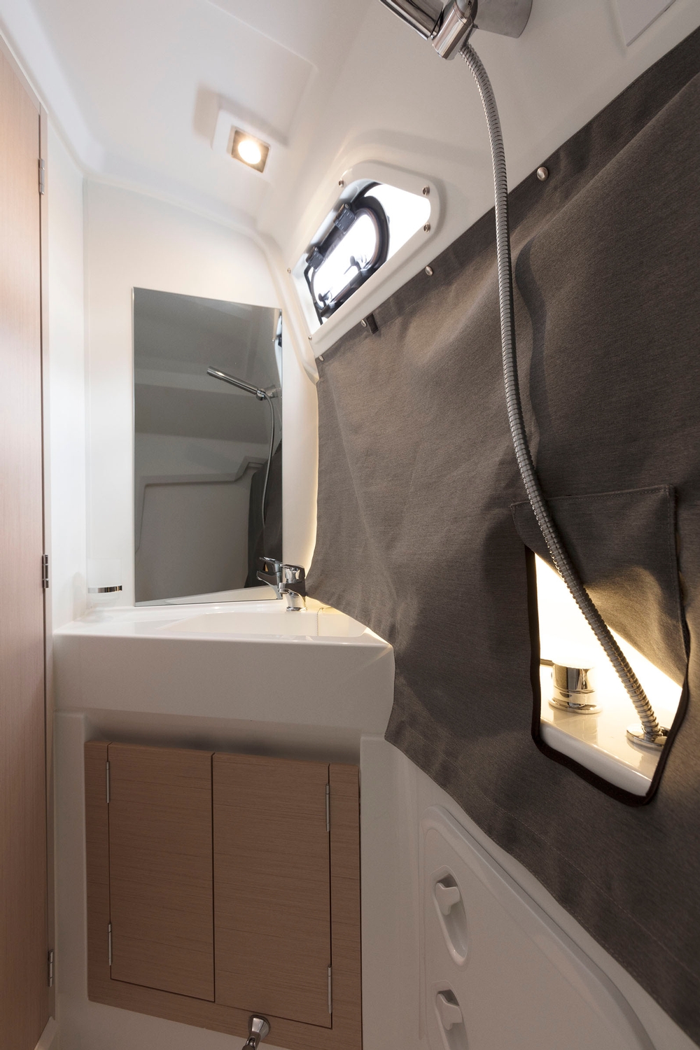 beneteau, oceanis 30.1, sailboat, bathroom
