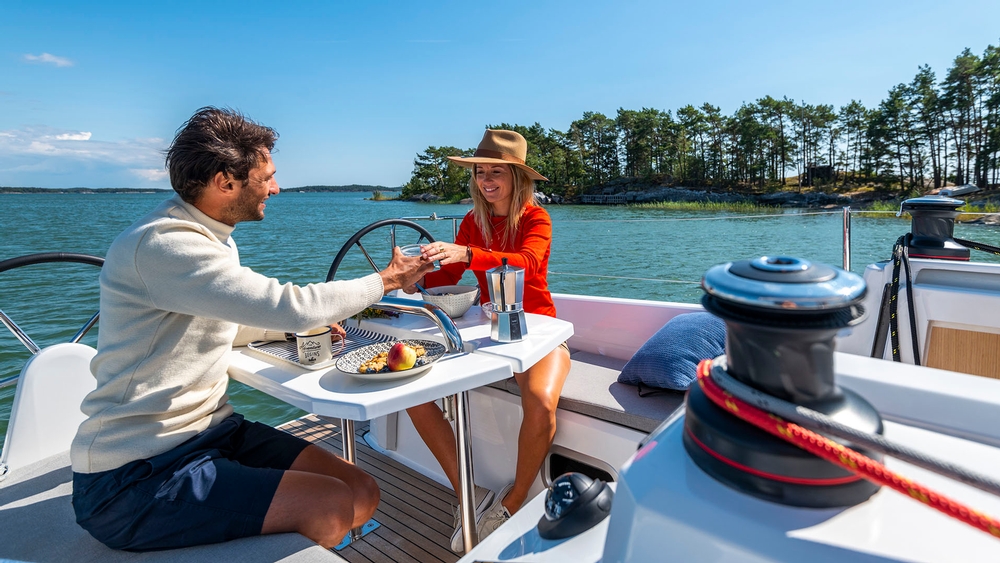 beneteau, oceanis 30.1, sailboat, picnic