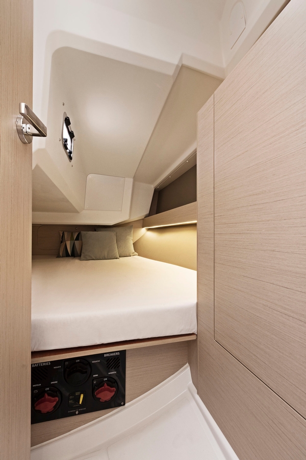 beneteau, oceanis 30.1, sailboat, bedroom