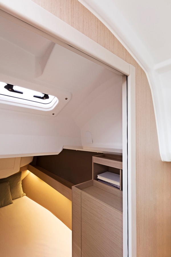 beneteau, oceanis 30.1, sailboat, interior 