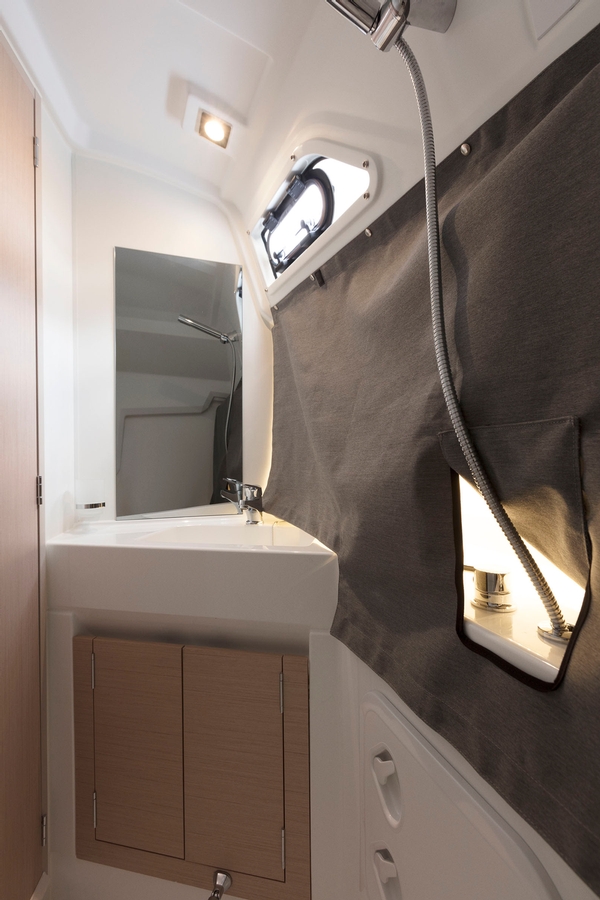 beneteau, oceanis 30.1, sailboat, bathroom