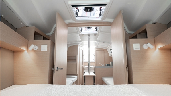 beneteau, oceanis 30.1, sailboat, interior cabin