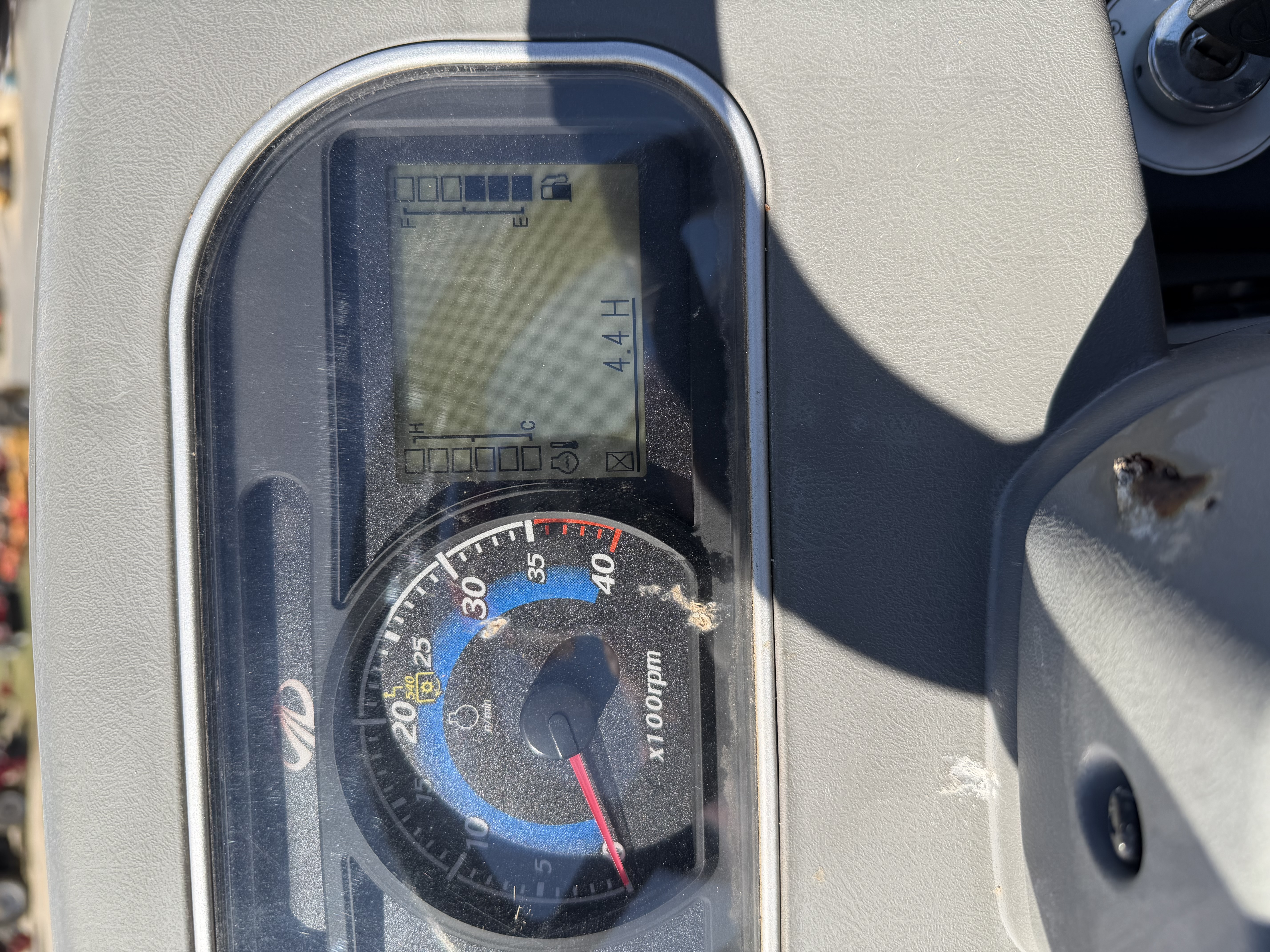 MAHINDRA TRACTORS 26604PST:2665