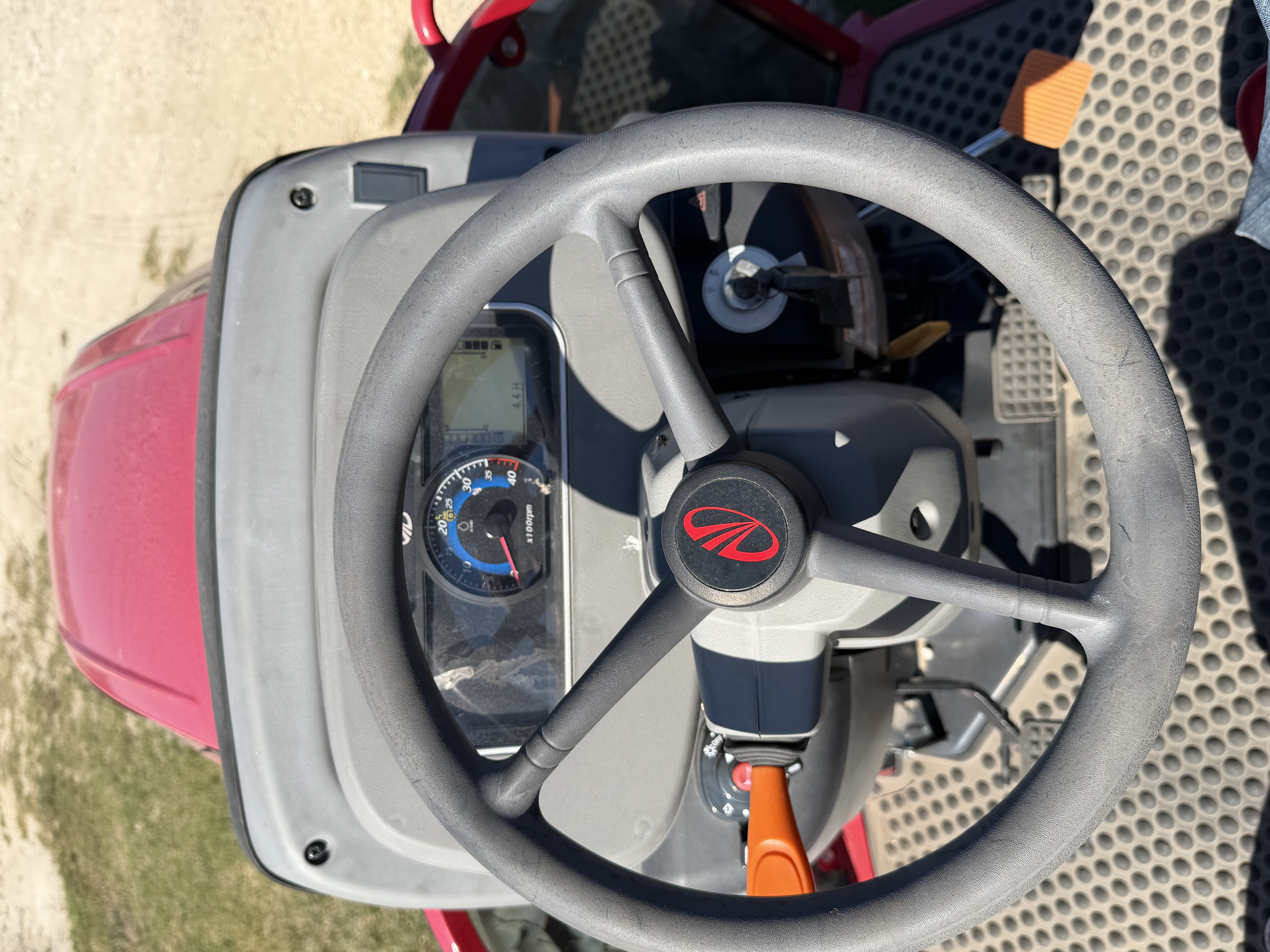 MAHINDRA TRACTORS 26604PST:2665