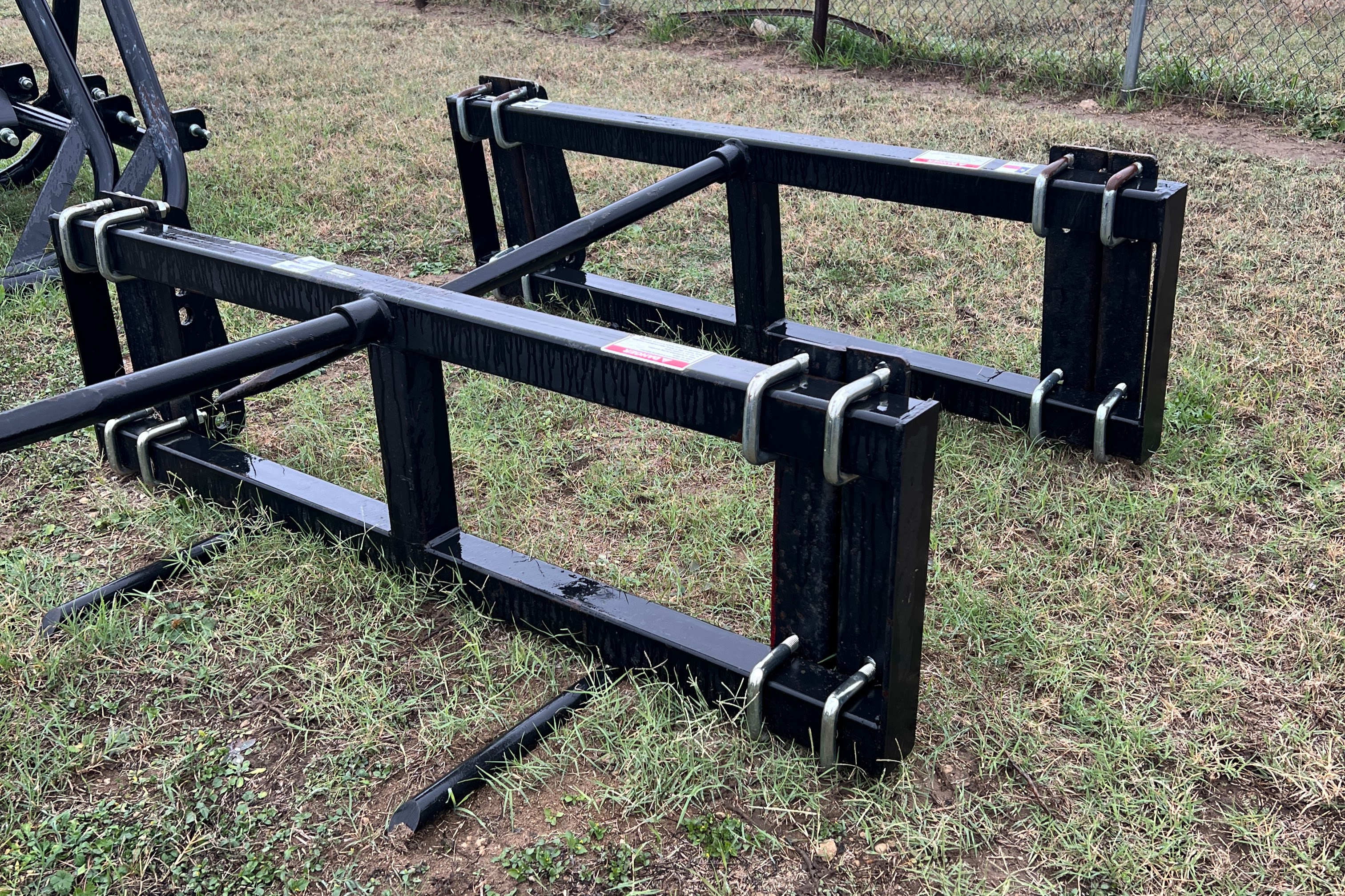 Photo of 2022 ARMSTRONG AG RB2500-PIN FRONT LOADER SPEAR-PIN ON in Adkins, TX ARMSTRONG AG RB2500-PIN FRONT LOADER SPEAR-PIN ON  037818