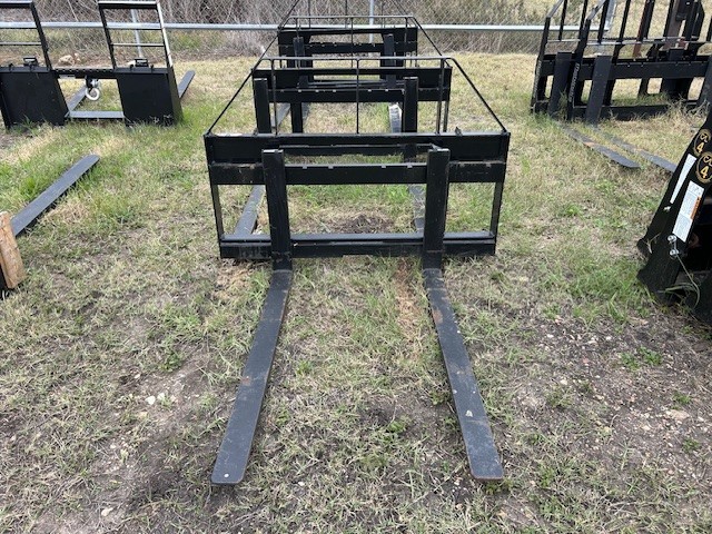 Photo of 2023 CONSTRUCTION ATTACHMENTS 1PFCMP42 COMPACT PALLET FORK in Adkins, TX