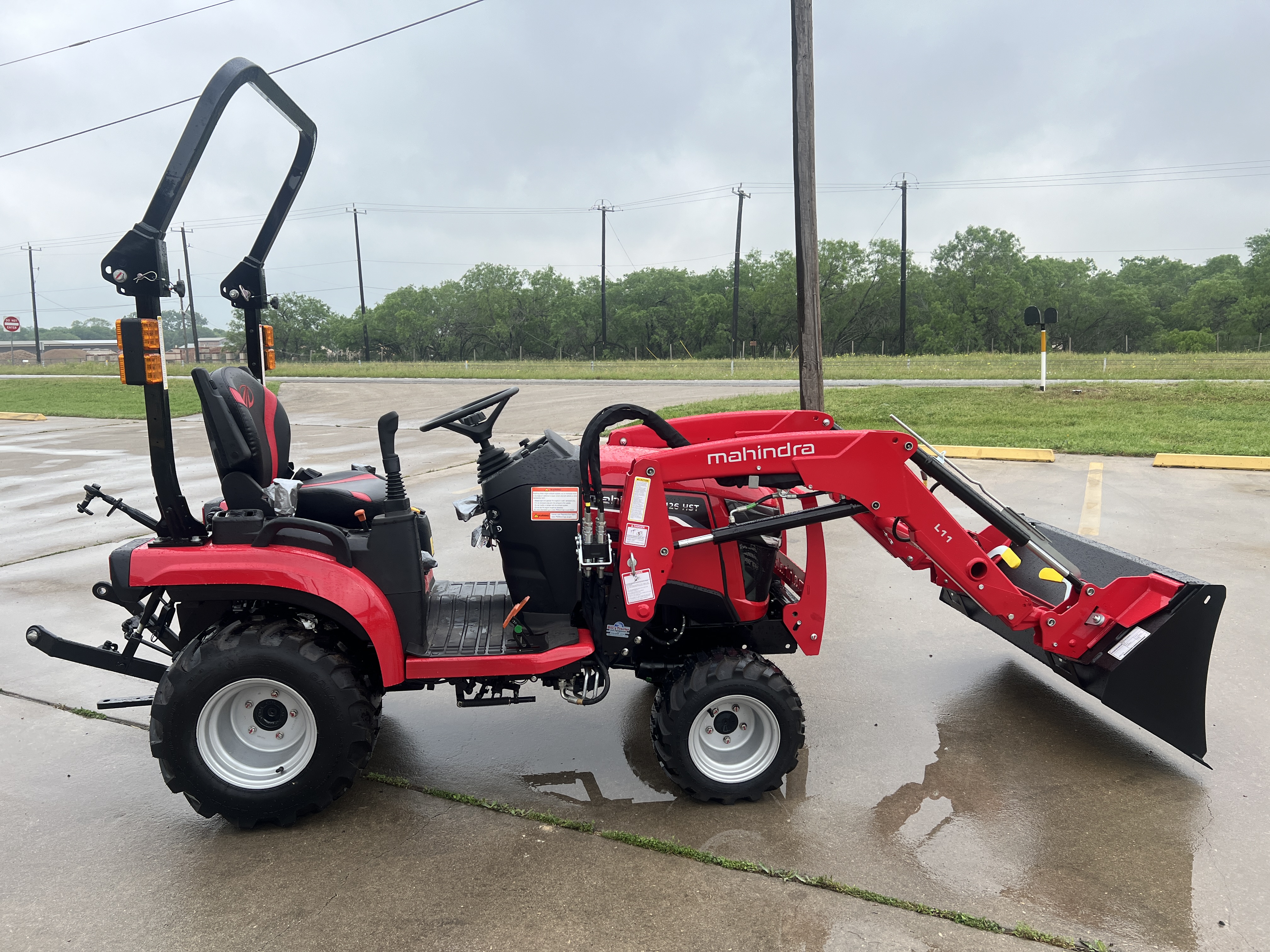 Photo of 2024 MAHINDRA TRACTORS 11264FHIL 1126 HST 4WD in Adkins, TX - 12,  MAHINDRA TRACTORS 11264FHIL 1126 HST 4WD:040304
