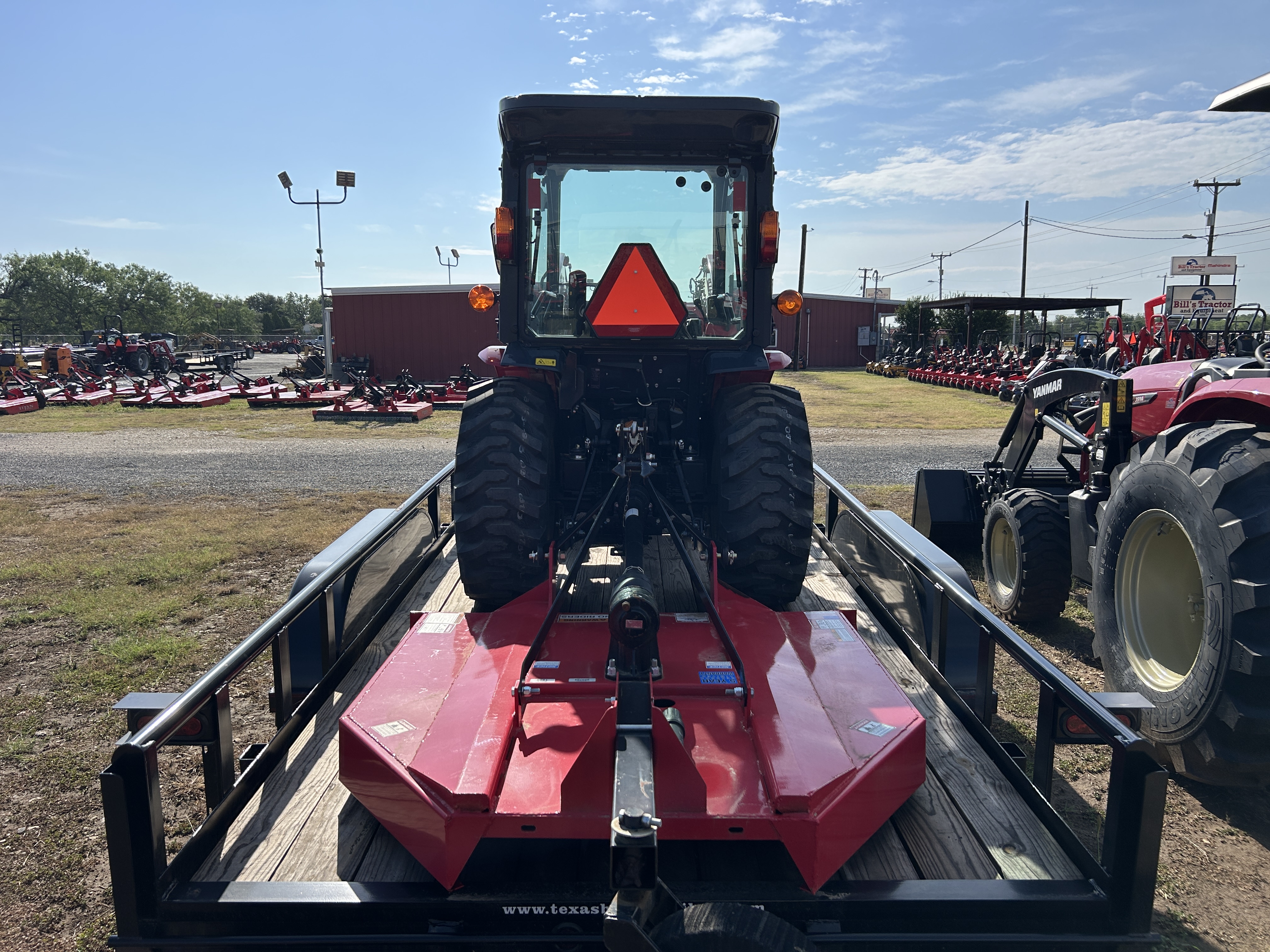 YANMAR TRACTOR YT235VXHIC-T YT235C HST CAB IND TIRES LDR:040757