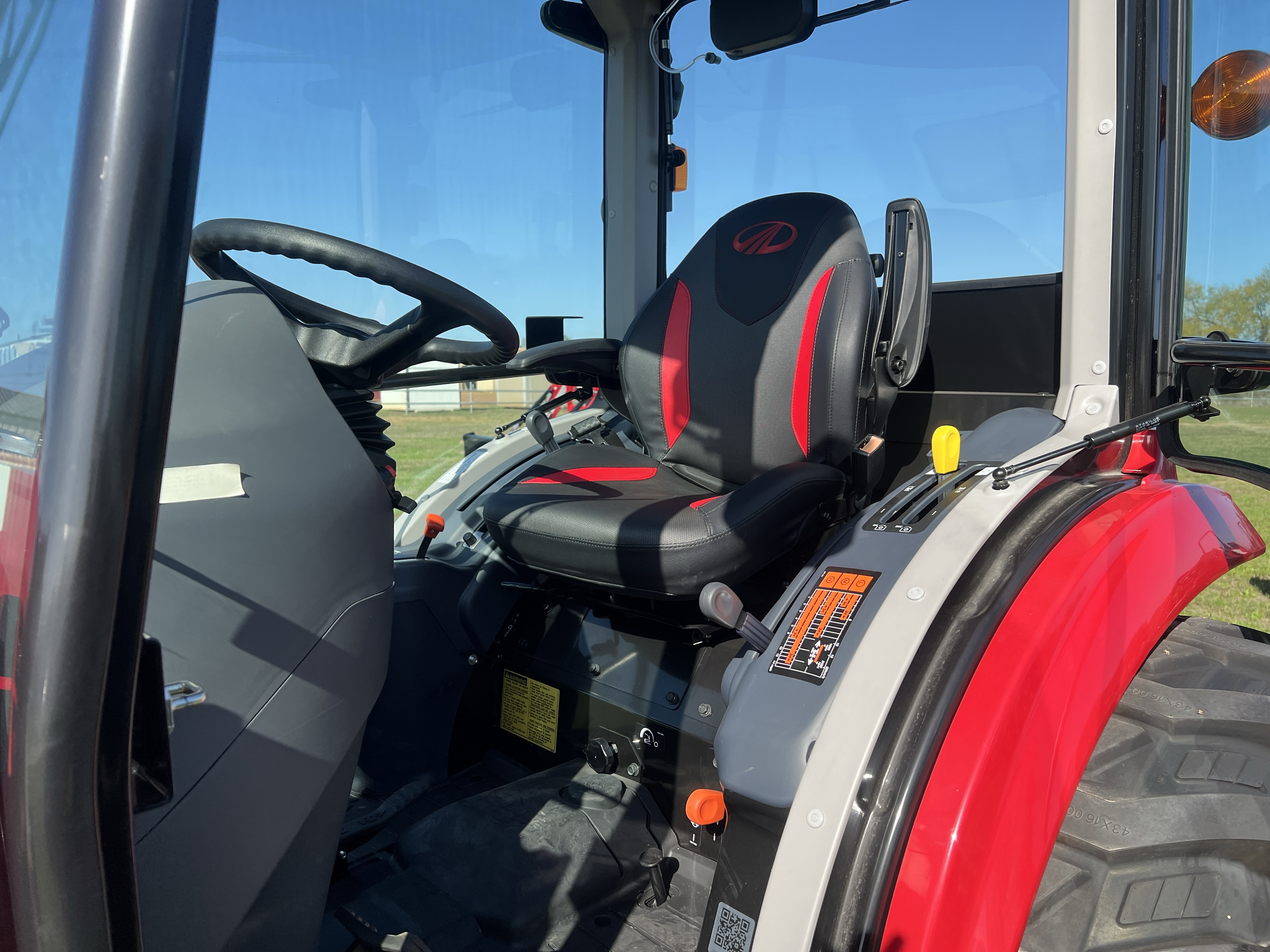 Photo of 2024 MAHINDRA TRACTORS 16404CHIL 1640 HST CAB 4WD in Adkins, TX - 7,  MAHINDRA TRACTORS 16404CHIL 1640 HST CAB 4WD:041027