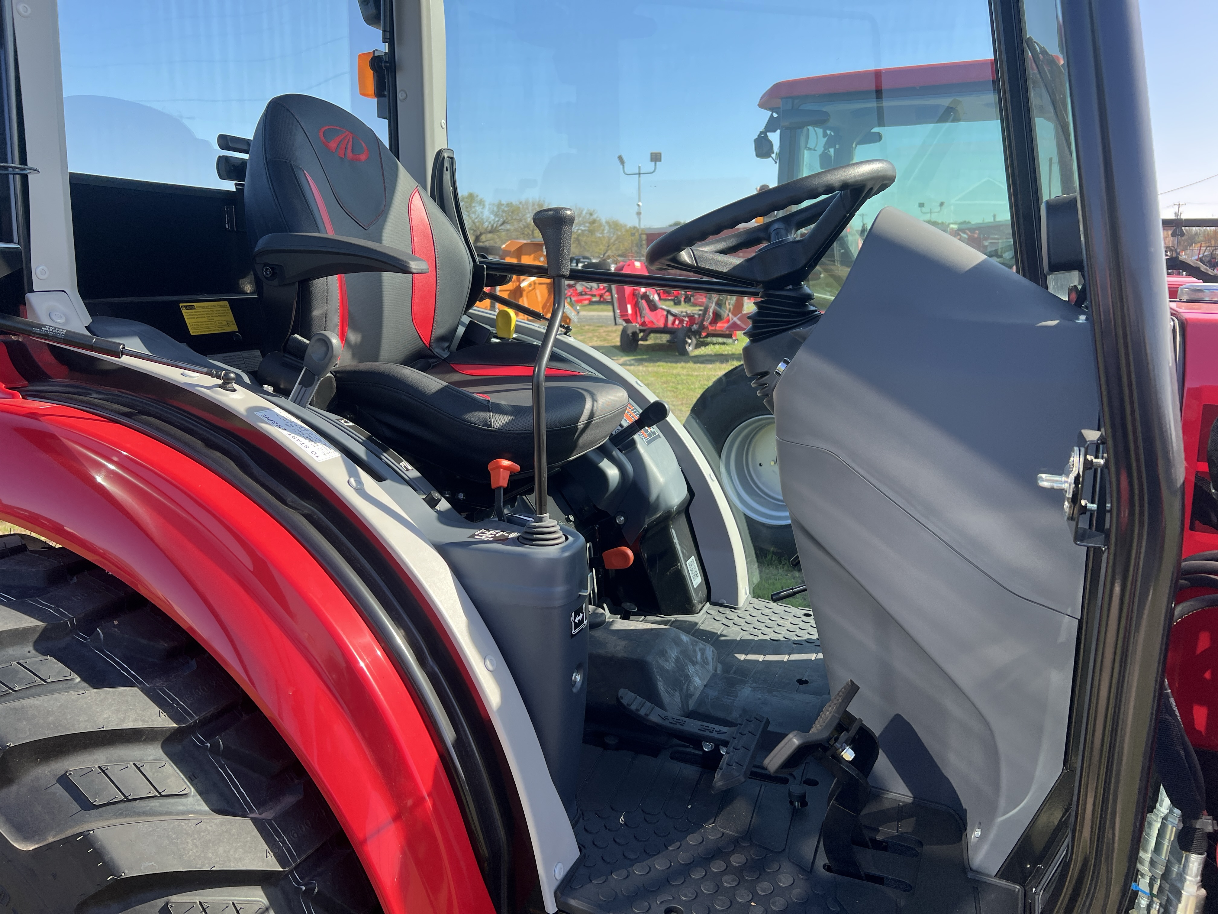 Photo of 2024 MAHINDRA TRACTORS 16404CHIL 1640 HST CAB 4WD in Adkins, TX - 10,  MAHINDRA TRACTORS 16404CHIL 1640 HST CAB 4WD:041027