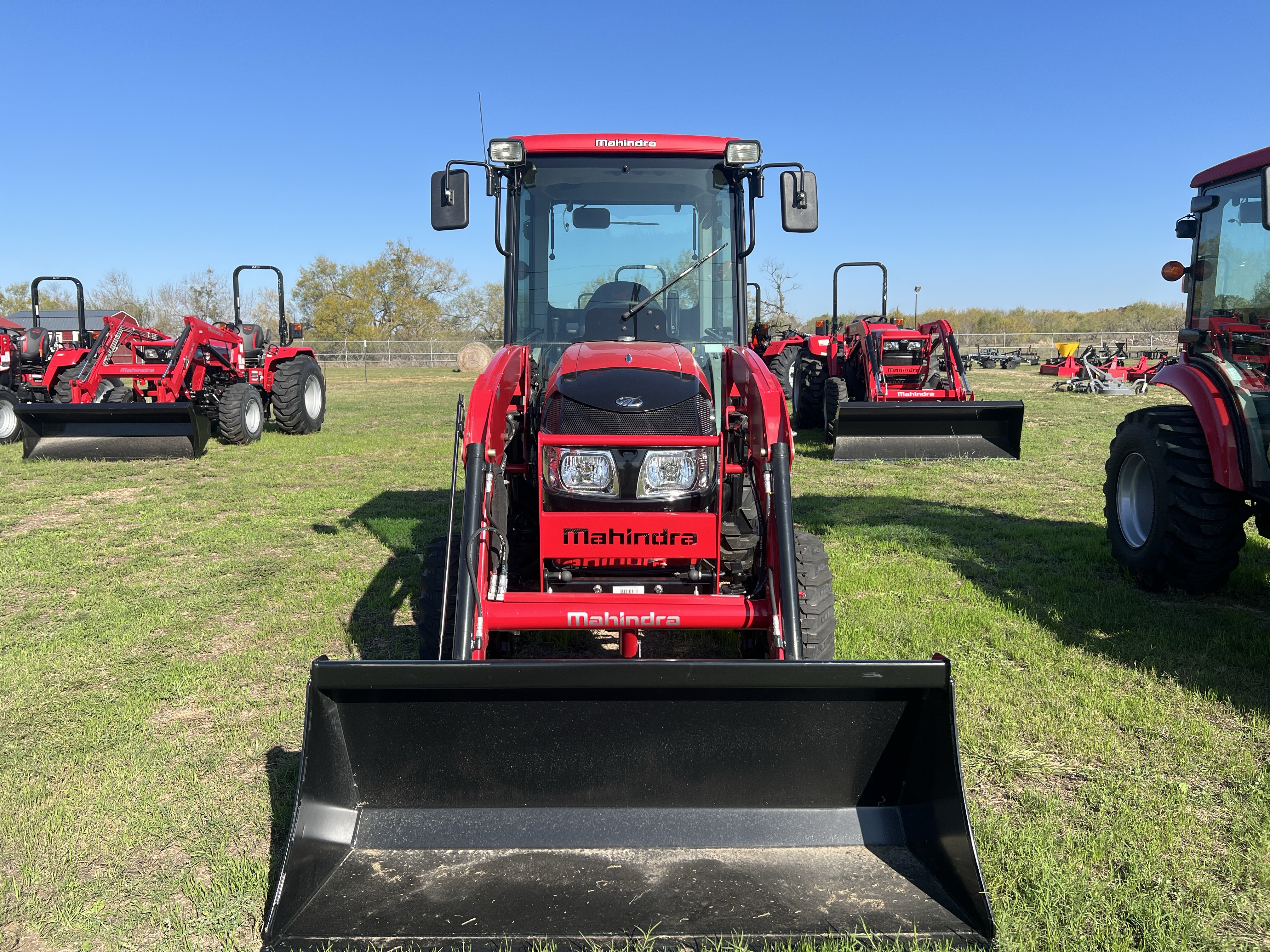 Photo of 2024 MAHINDRA TRACTORS 16404CHIL 1640 HST CAB 4WD in Adkins, TX - 13,  MAHINDRA TRACTORS 16404CHIL 1640 HST CAB 4WD:041027