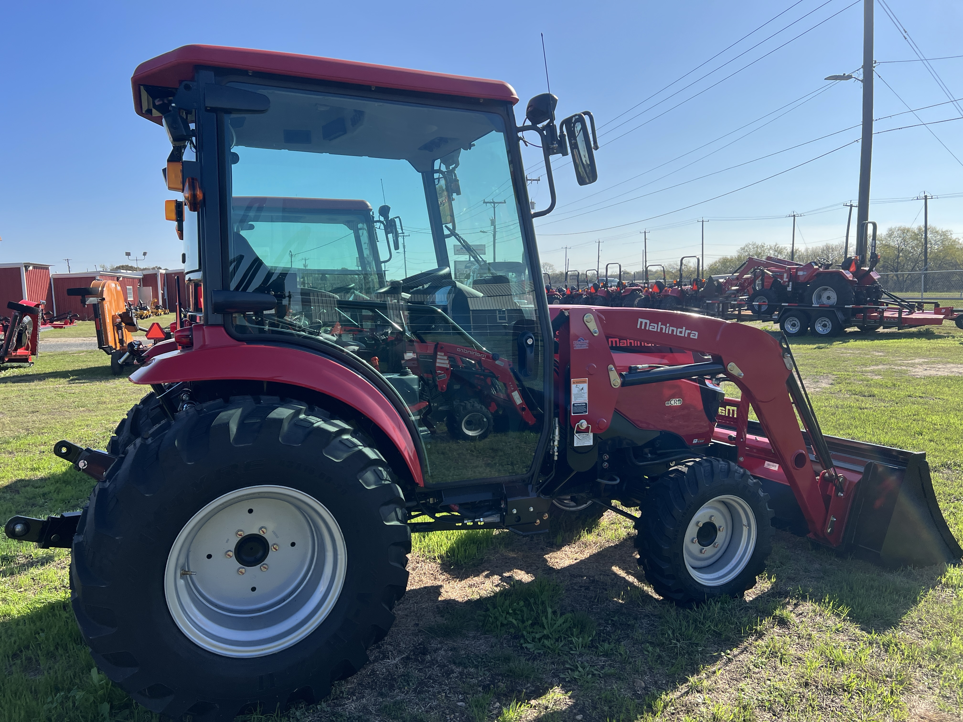 Photo of 2024 MAHINDRA TRACTORS 16404CHIL 1640 HST CAB 4WD in Adkins, TX - 17,  MAHINDRA TRACTORS 16404CHIL 1640 HST CAB 4WD:041027