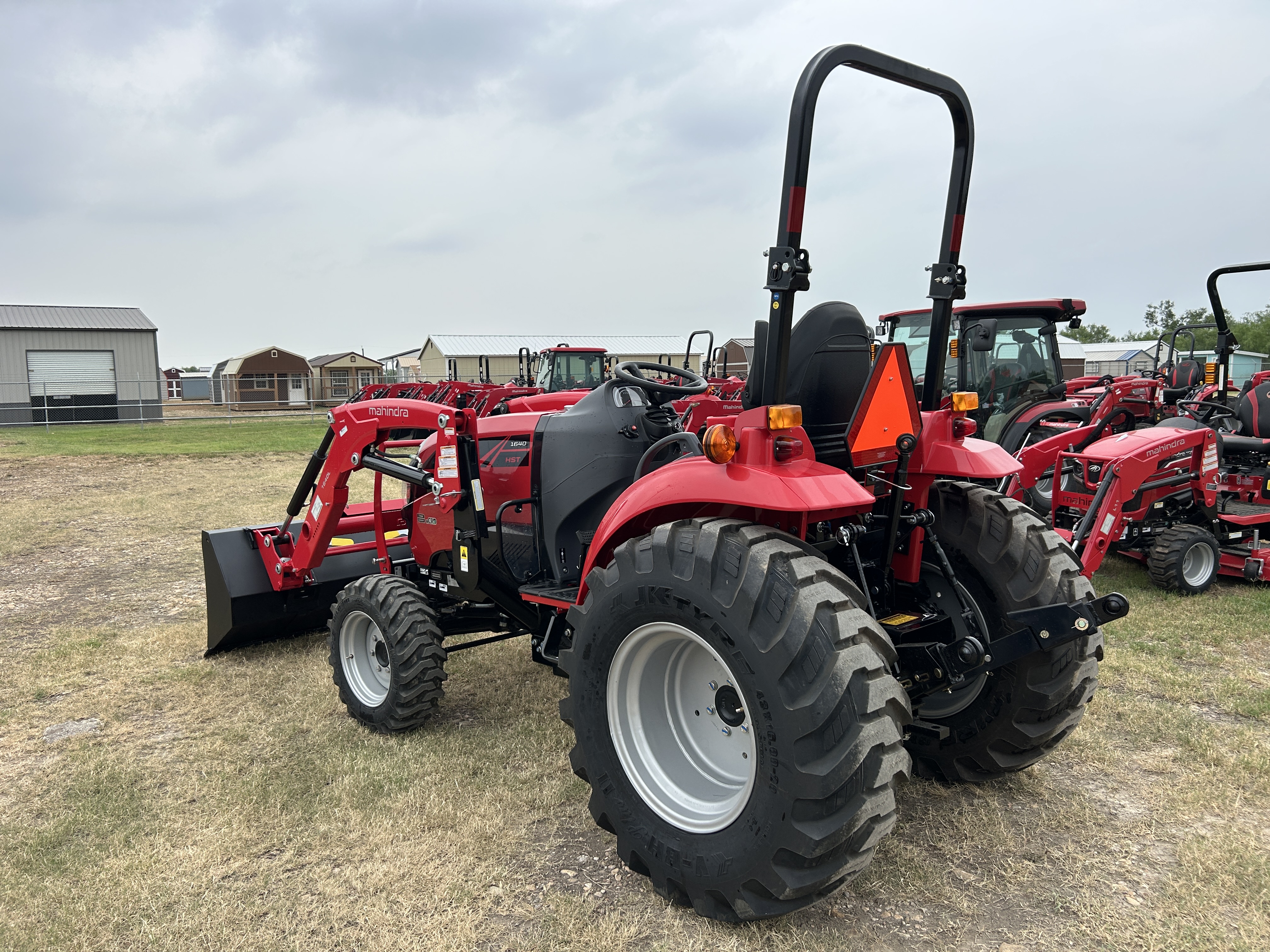 MAHINDRA TRACTORS 16404FSIL 1640 SST 4WD:041153