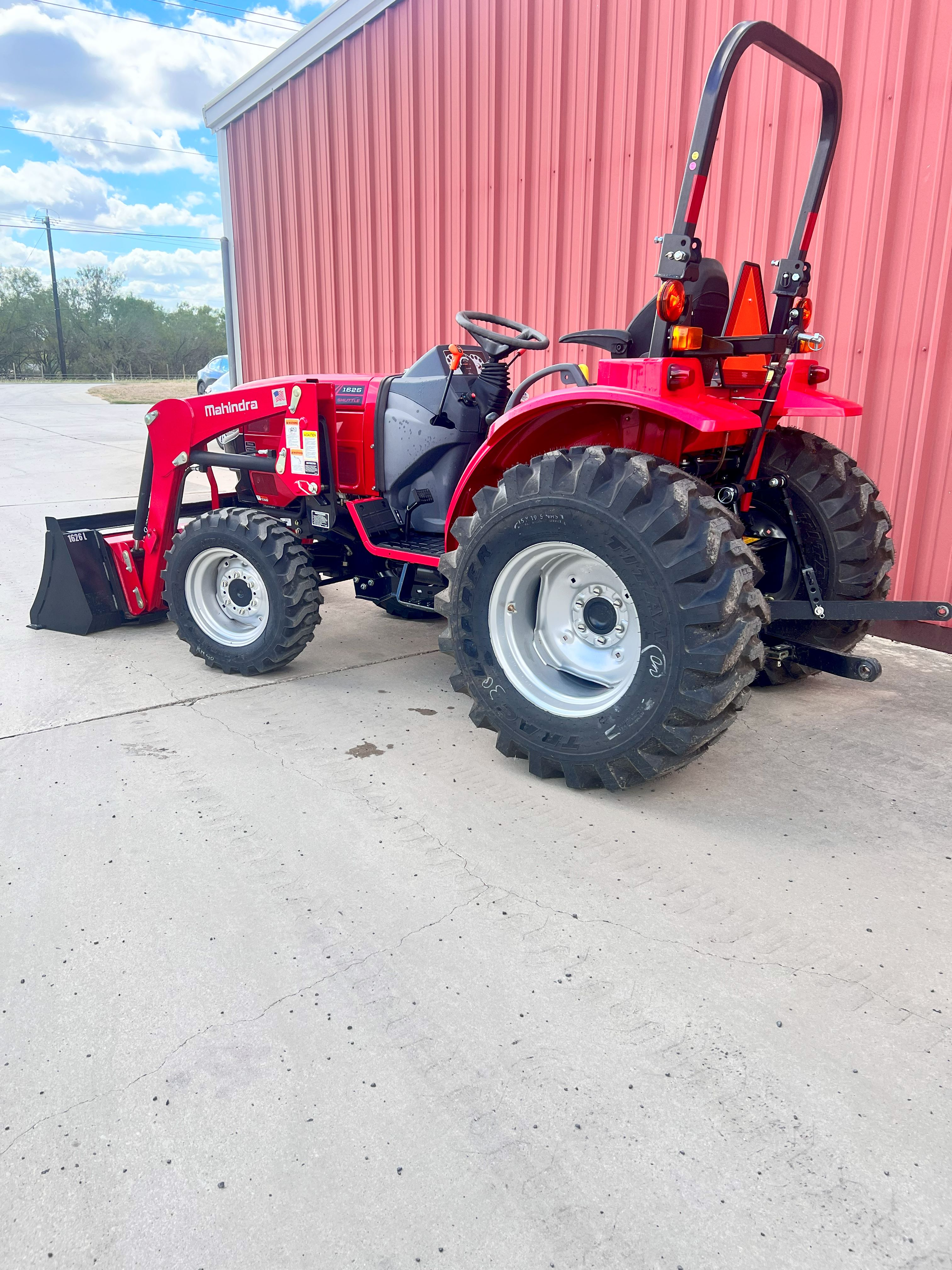 Photo of 2024 MAHINDRA TRACTORS 16264FSIL 1626 SST 4WD in Adkins, TX - 3,  MAHINDRA TRACTORS 16264FSIL 1626 SST 4WD:041251