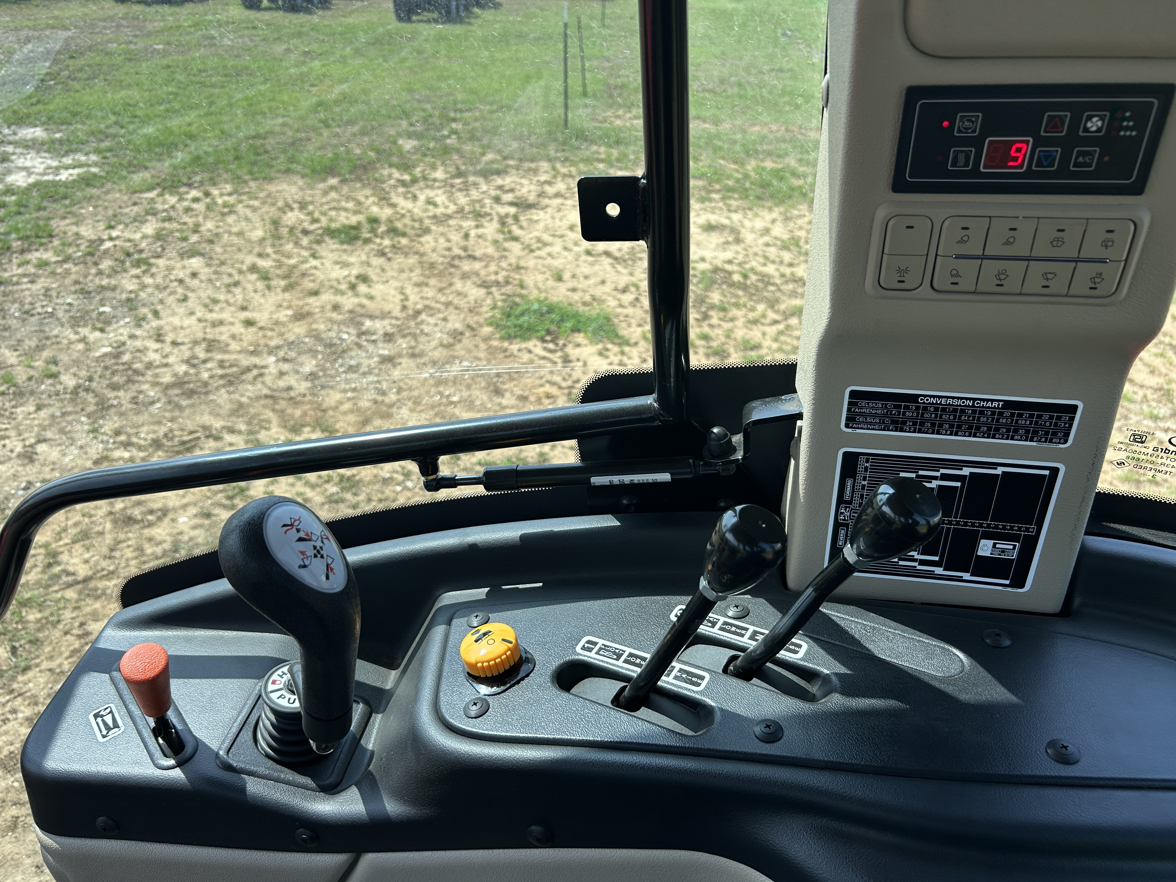 MAHINDRA TRACTORS 60654CPAL 6065 4WD CAB:041506