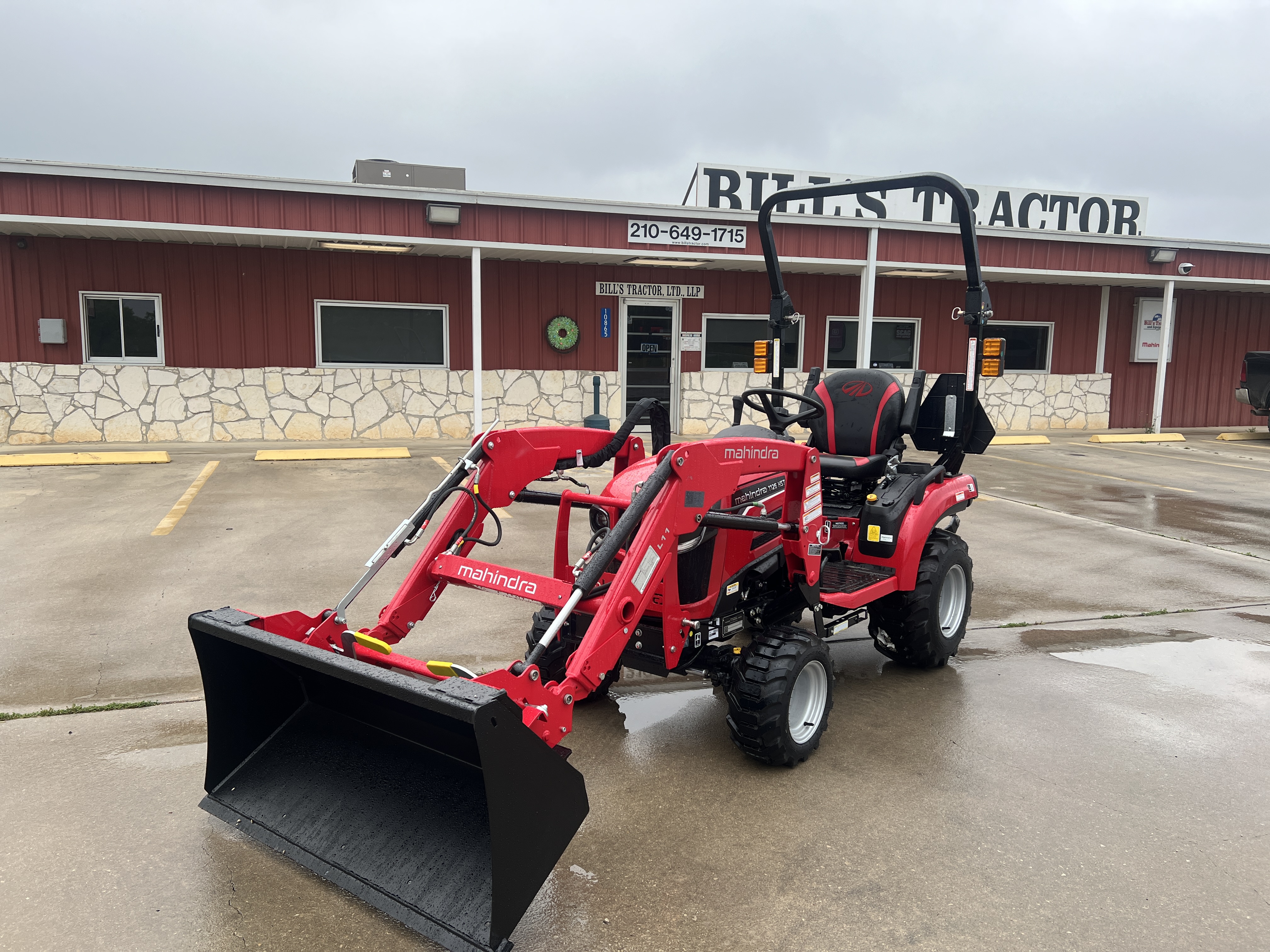 Photo of 2025 MAHINDRA TRACTORS 11264FHIL 1126 HST 4WD in Adkins, TX MAHINDRA TRACTORS 11264FHIL 1126 HST 4WD  041550