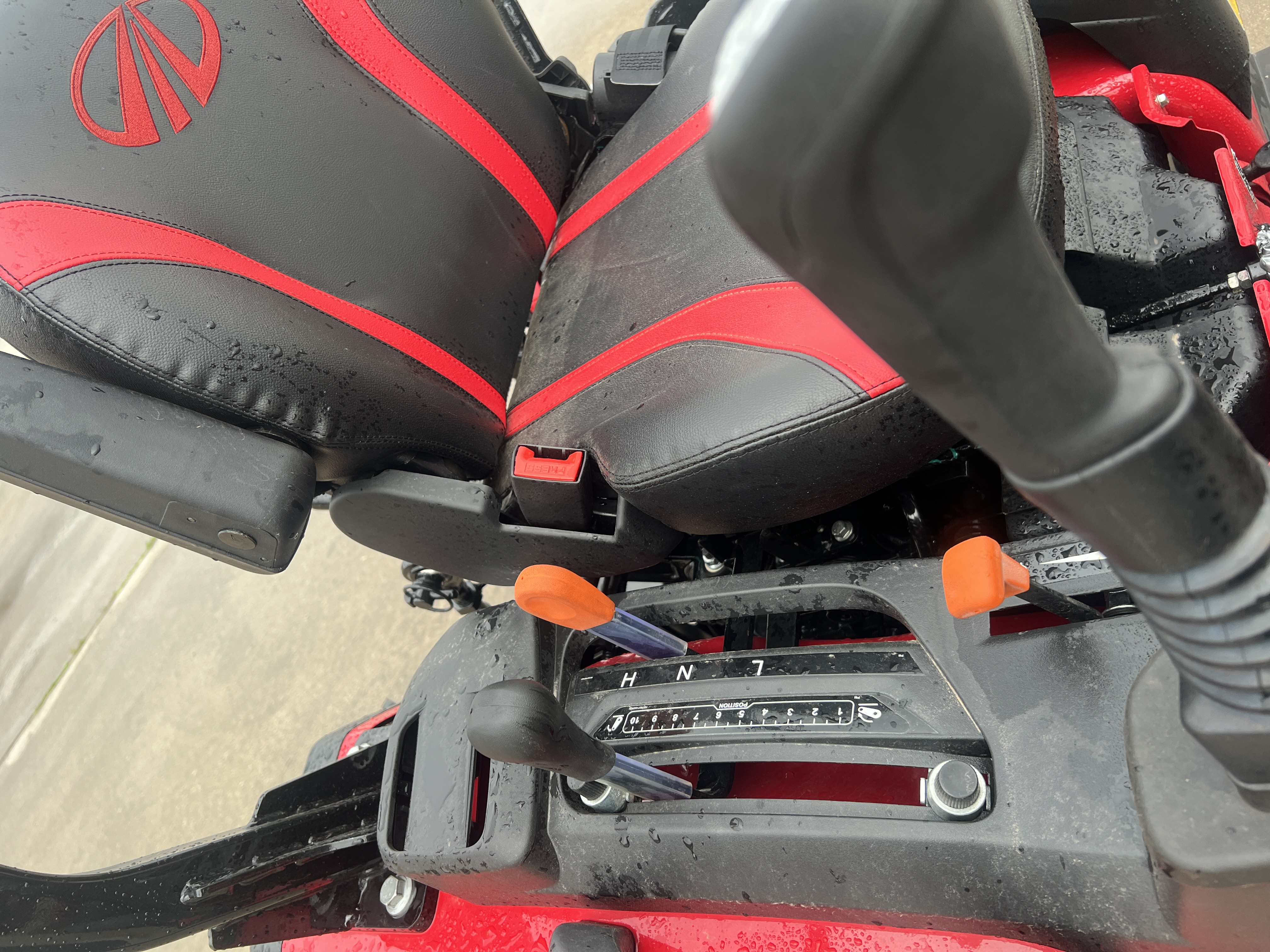 MAHINDRA TRACTORS 11264FHIL 1126 HST 4WD:041550