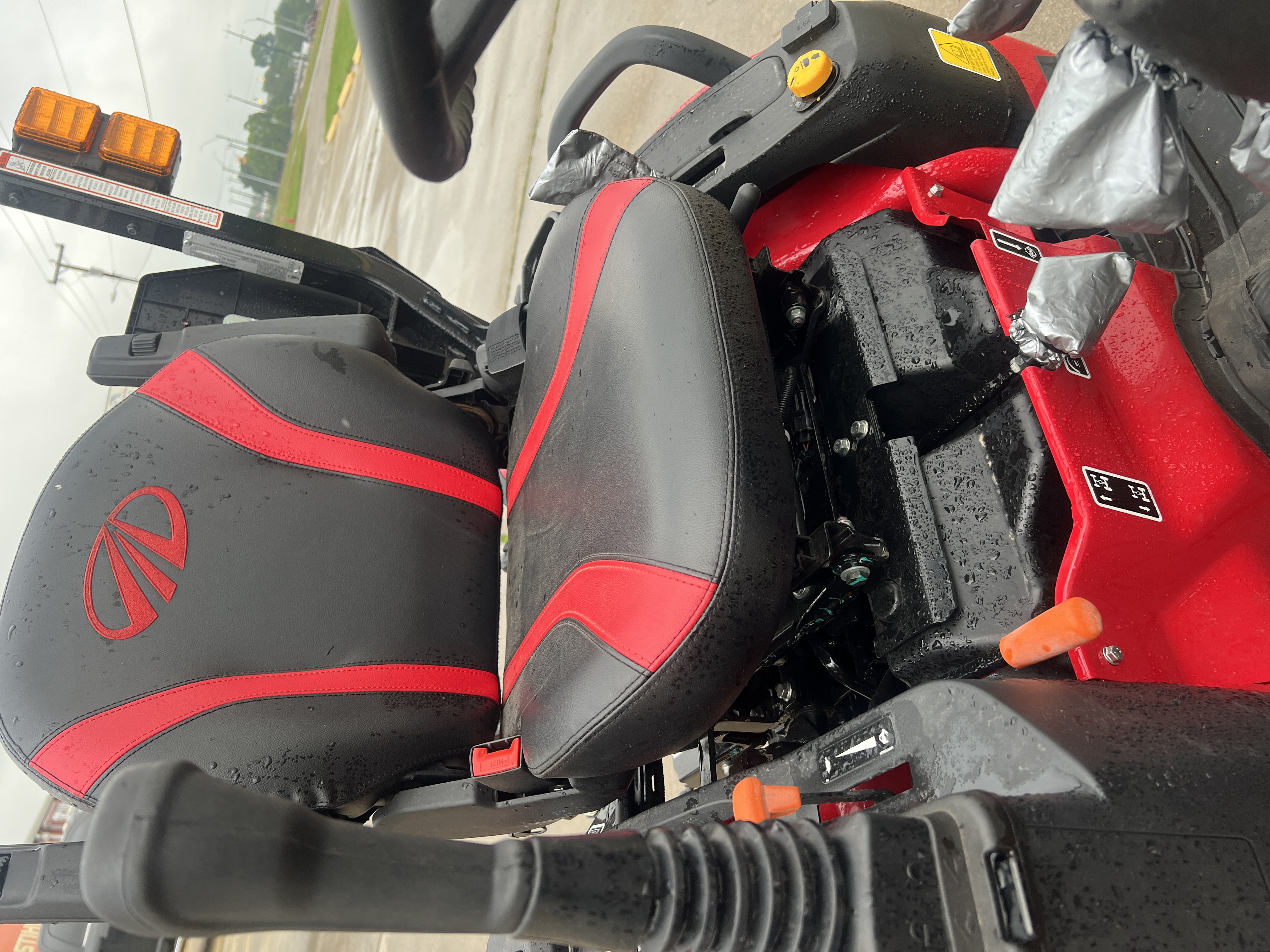 MAHINDRA TRACTORS 11264FHIL 1126 HST 4WD:041550