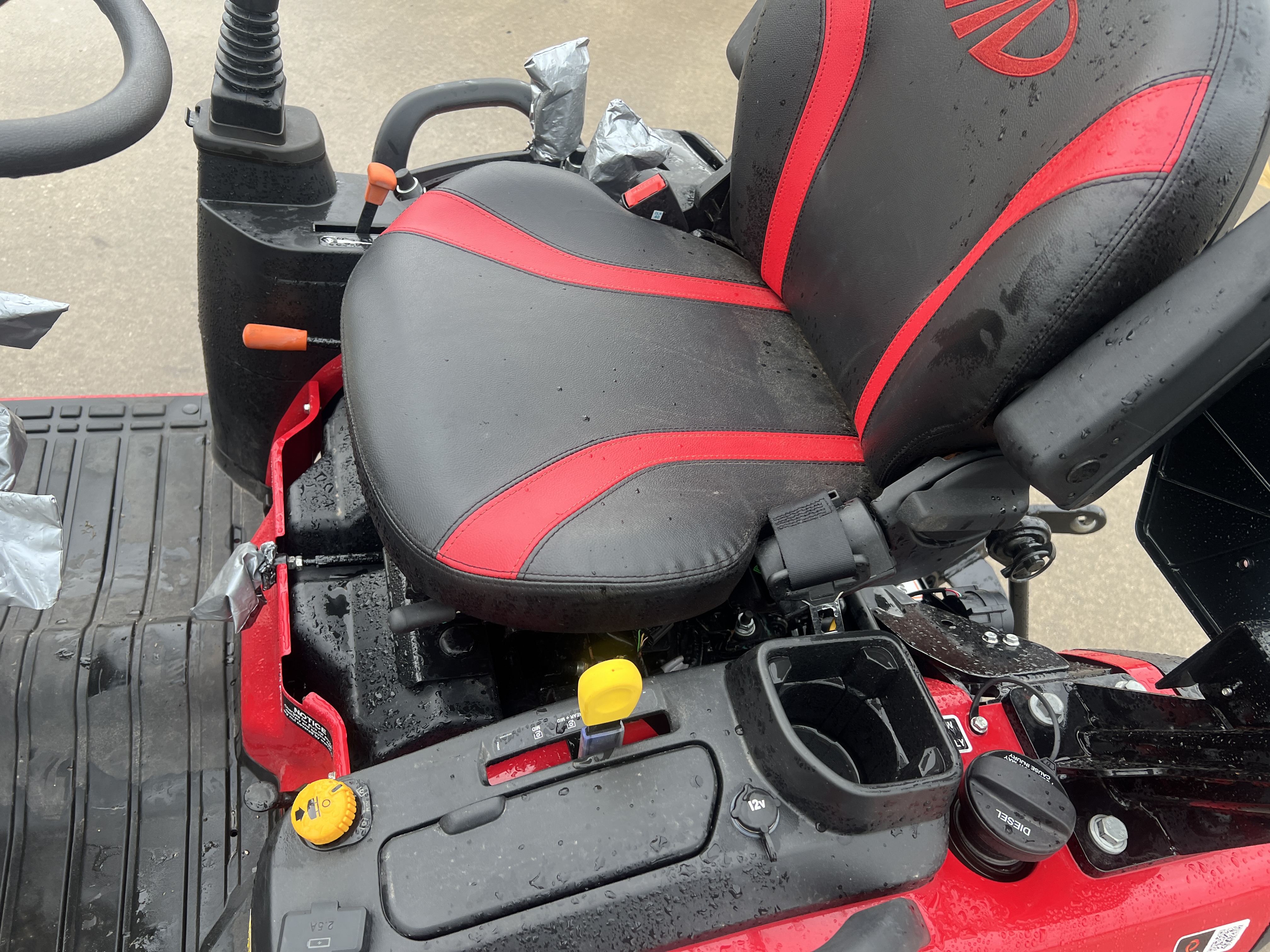 MAHINDRA TRACTORS 11264FHIL 1126 HST 4WD:041551