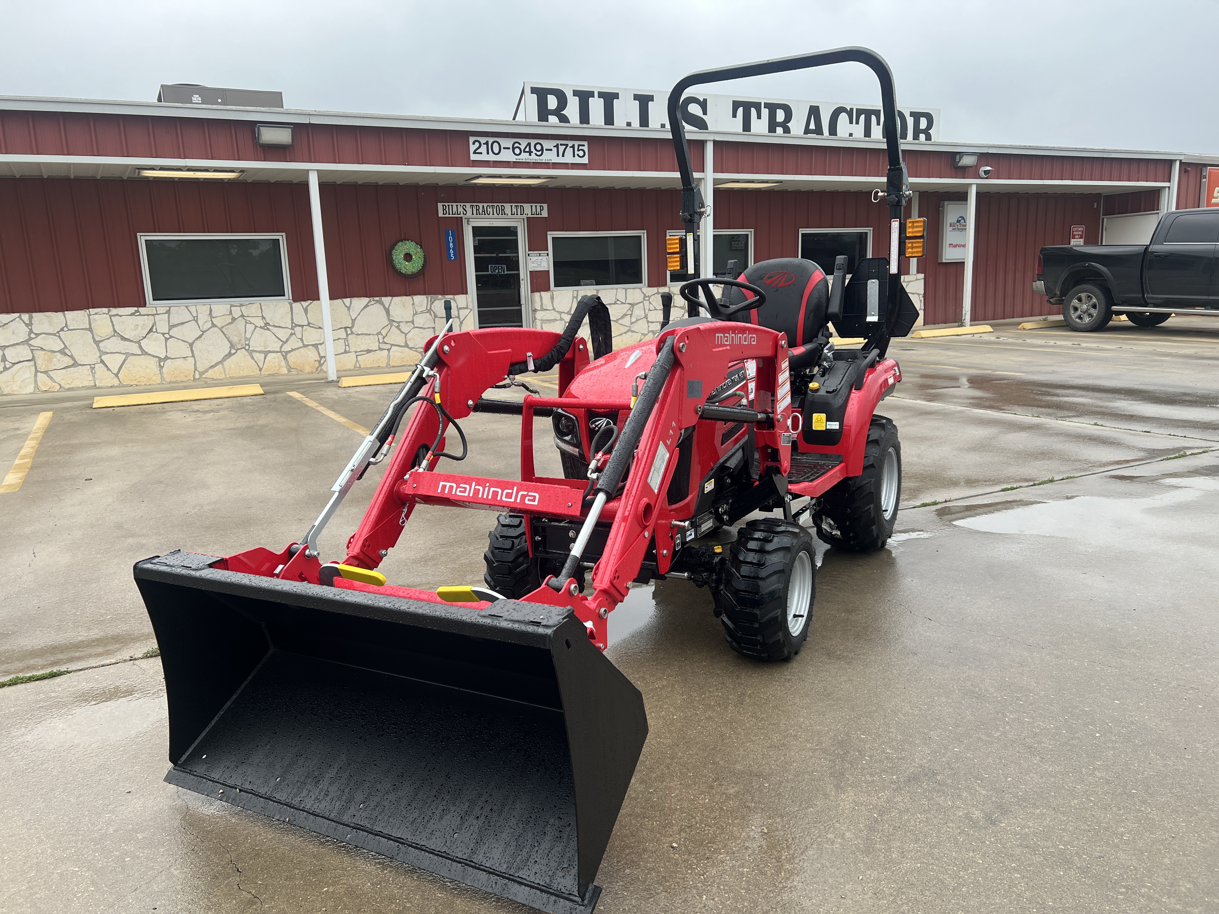 Photo of 2025 MAHINDRA TRACTORS 11264FHIL 1126 HST 4WD in Adkins, TX - 2,  MAHINDRA TRACTORS 11264FHIL 1126 HST 4WD:041554