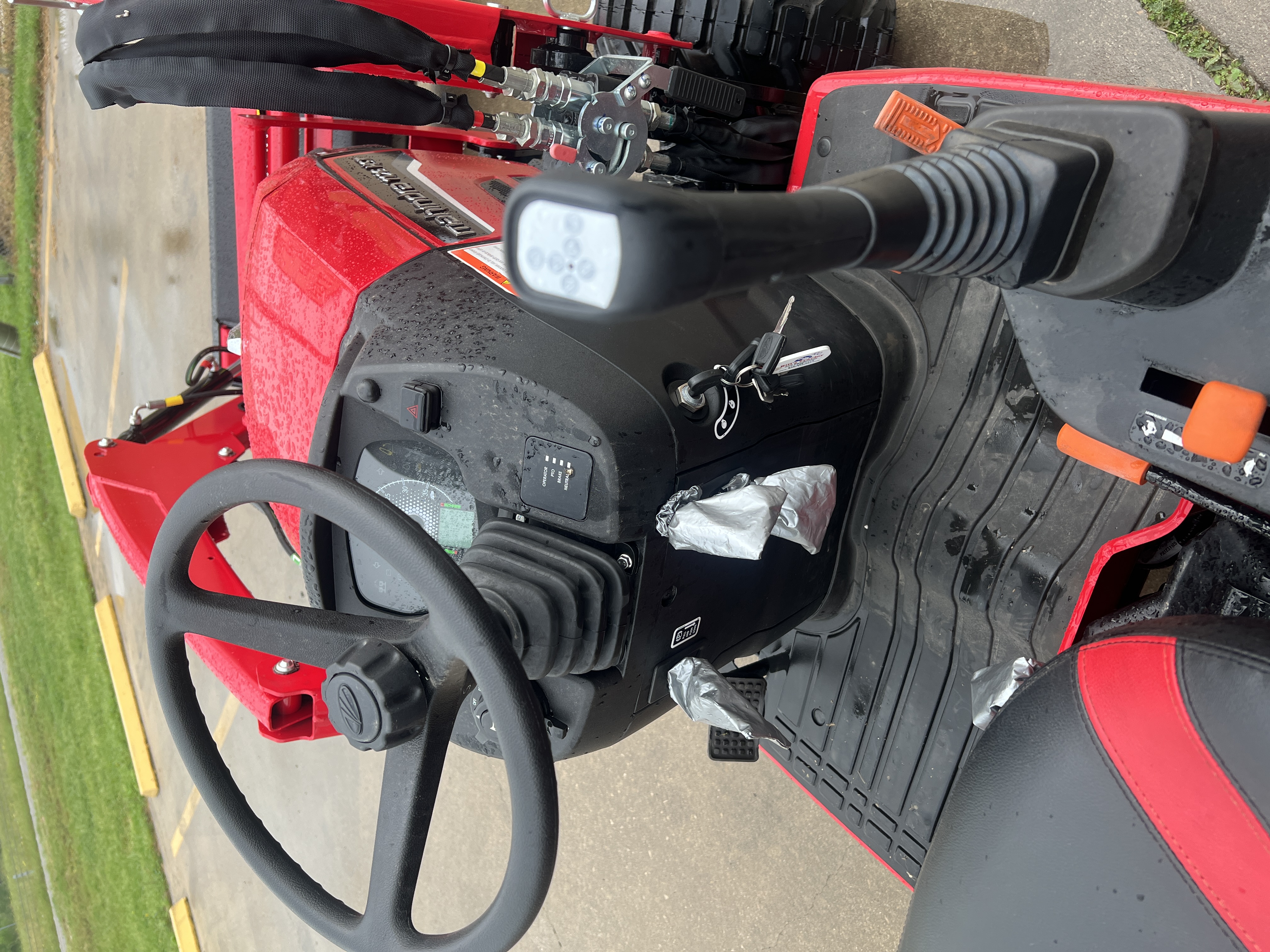 Photo of 2025 MAHINDRA TRACTORS 11264FHIL 1126 HST 4WD in Adkins, TX - 18,  MAHINDRA TRACTORS 11264FHIL 1126 HST 4WD:041554