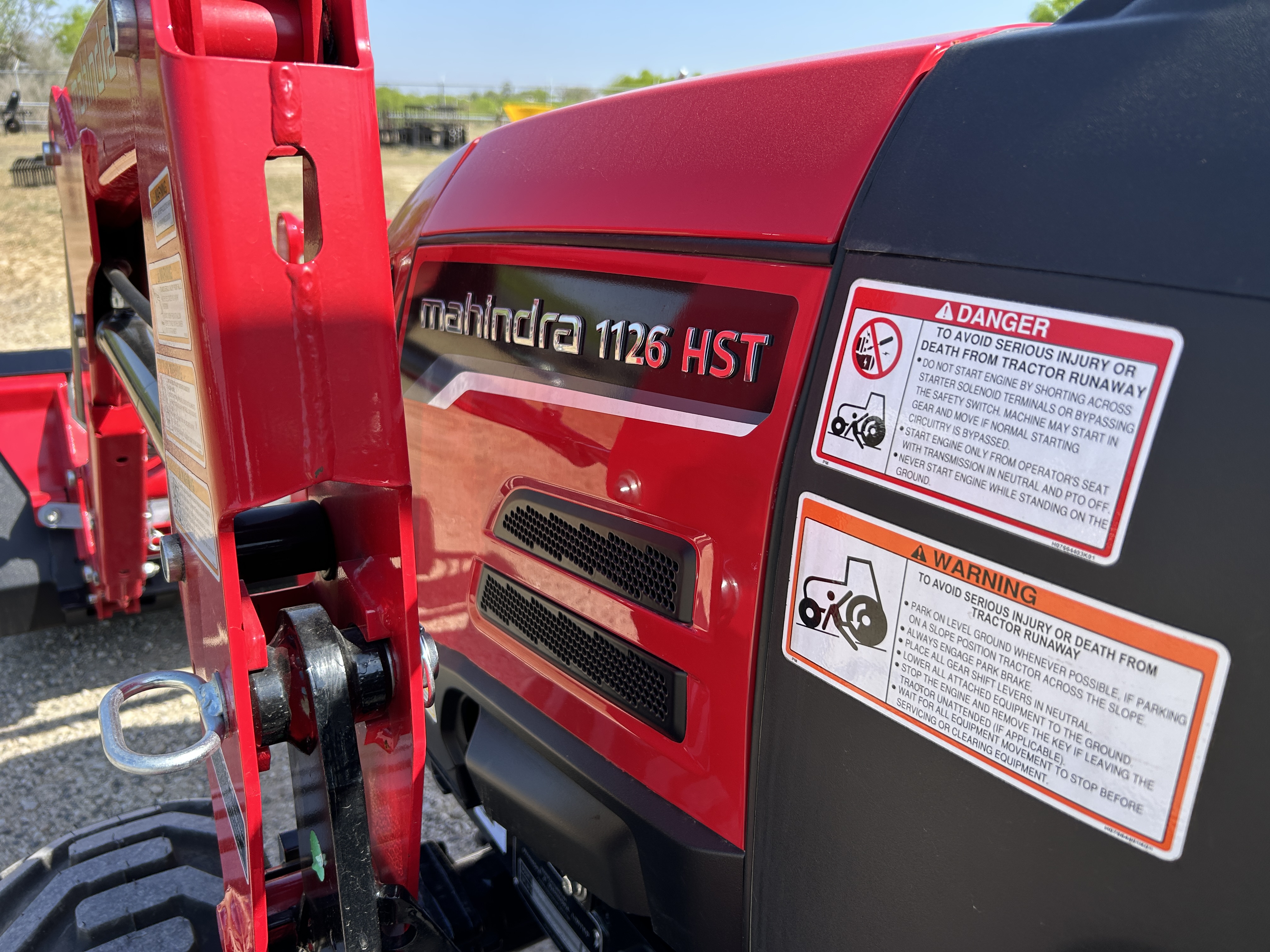 MAHINDRA TRACTORS 11264FHILM54 1126 HST 4WD W/MOWER:041609